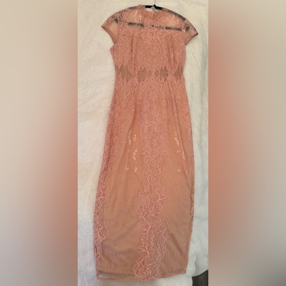 Chic Lace Midi Dress in Soft Pink - Picture 5 of 9